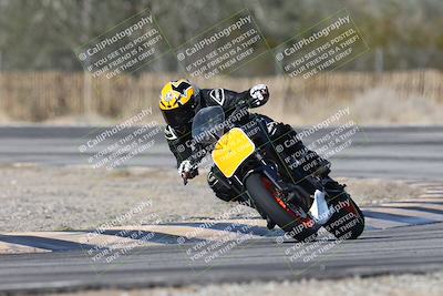 media/Dec-01-2025-Moto Forza (Mon) [[2daa91e15f]]/1-Advanced Group/Session 3 (Turn 3)/